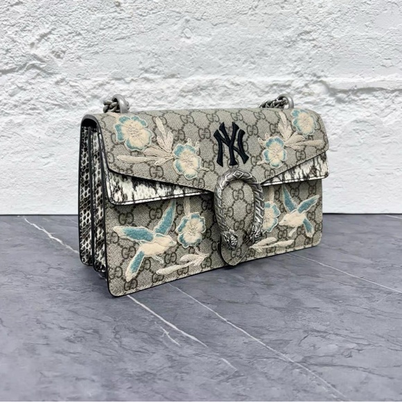 Gucci x NY Co-branded Gray Crossbody Bag with Floral Embroidery - Picture 1 of 6